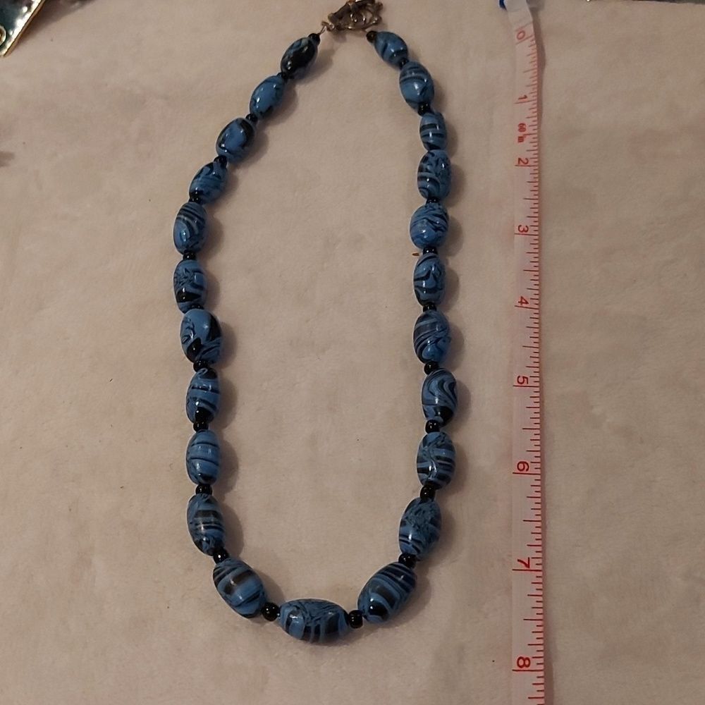 9 Assorted Necklaces - Picture 4 of 11